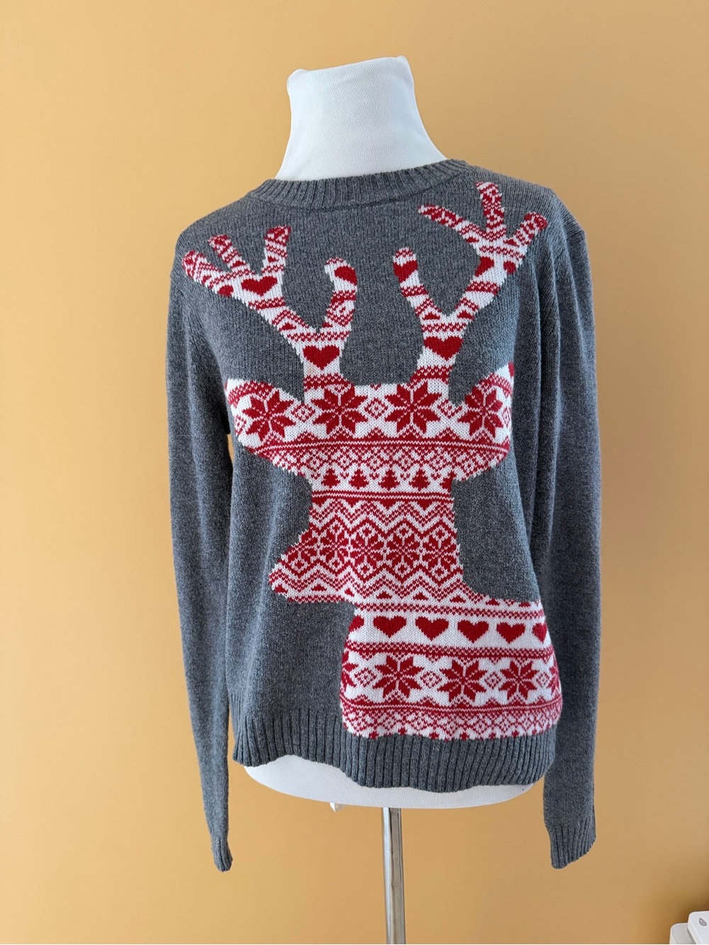 Gray Women's Sweater Red Reindeer Fair Isle graphic cozy holiday scandinavian M